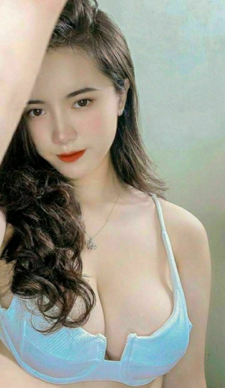 小唯上原 theeesome 中给出了日本口交